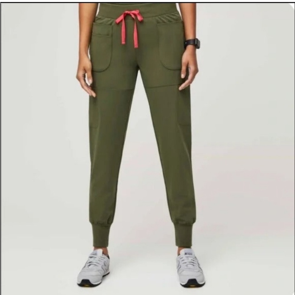 Figs dark olive jogger bottoms size small